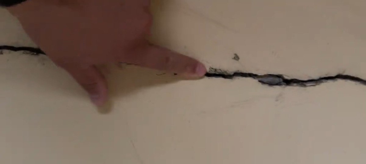 В Могилеве разваливается дом