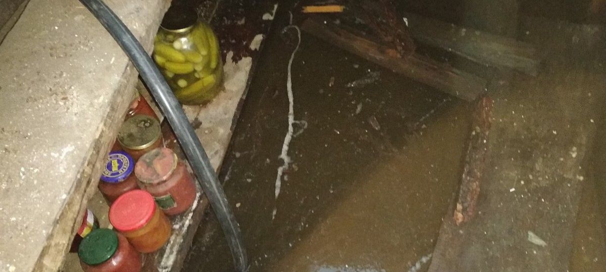 Подвал, потоп, соленья