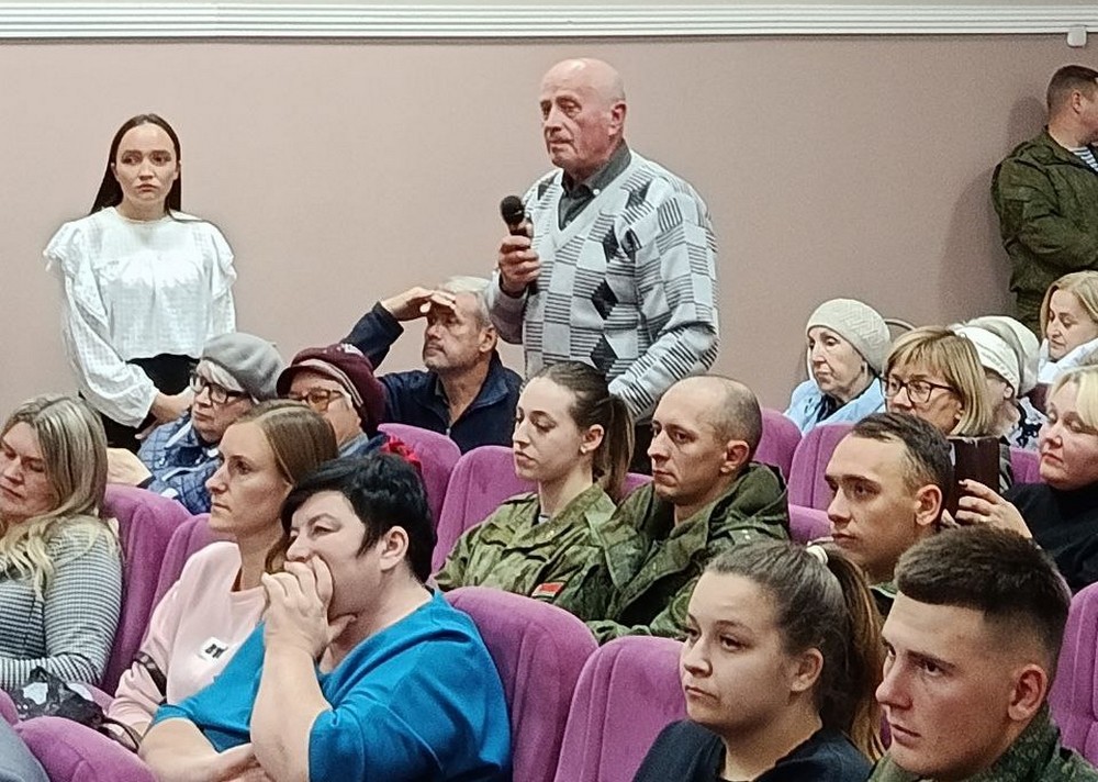 Встреча с жителями Южного по поводу строительства детского сада