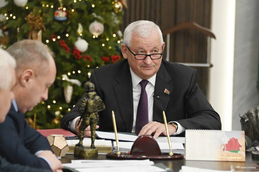 Петр Пархомчик в своем кабинете 17 декабря 2025 года