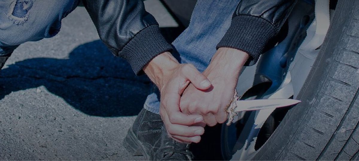 Колесо, мужчина, нож