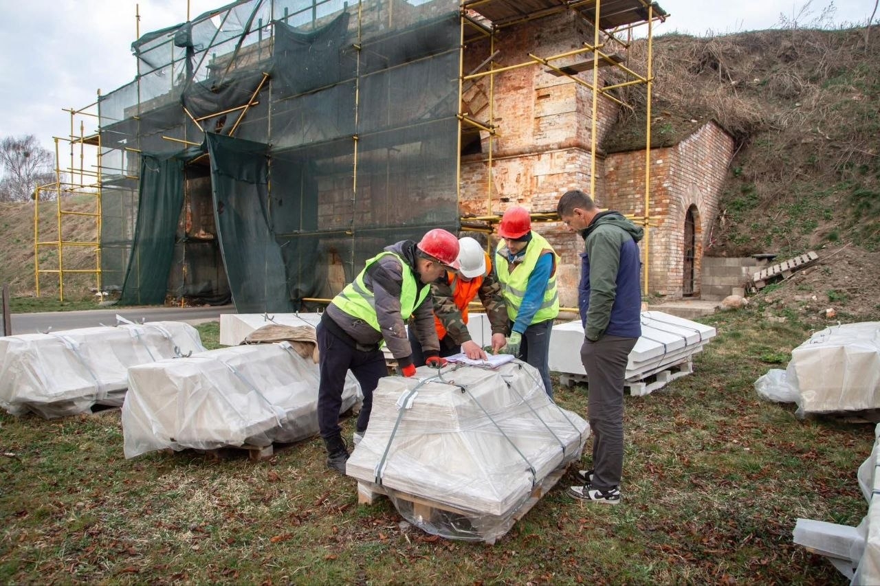 Ремонт Южных ворот в Брестской крепости