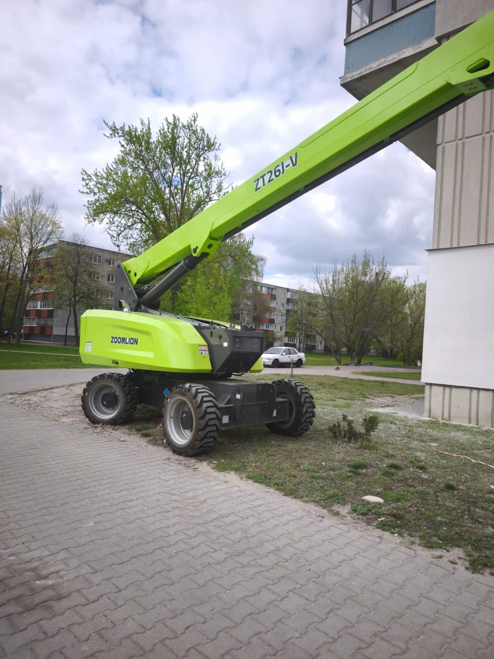 Приводят в порядок дом на улице Московской в Бресте