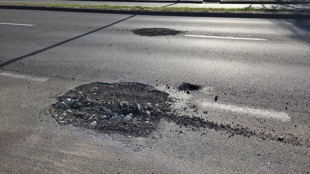 Ямы на улице Лейтенанта Рябцева в Бресте