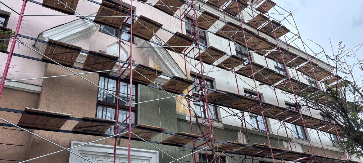 Здание на Леваневского 1 в Бресте без девичьего винорада