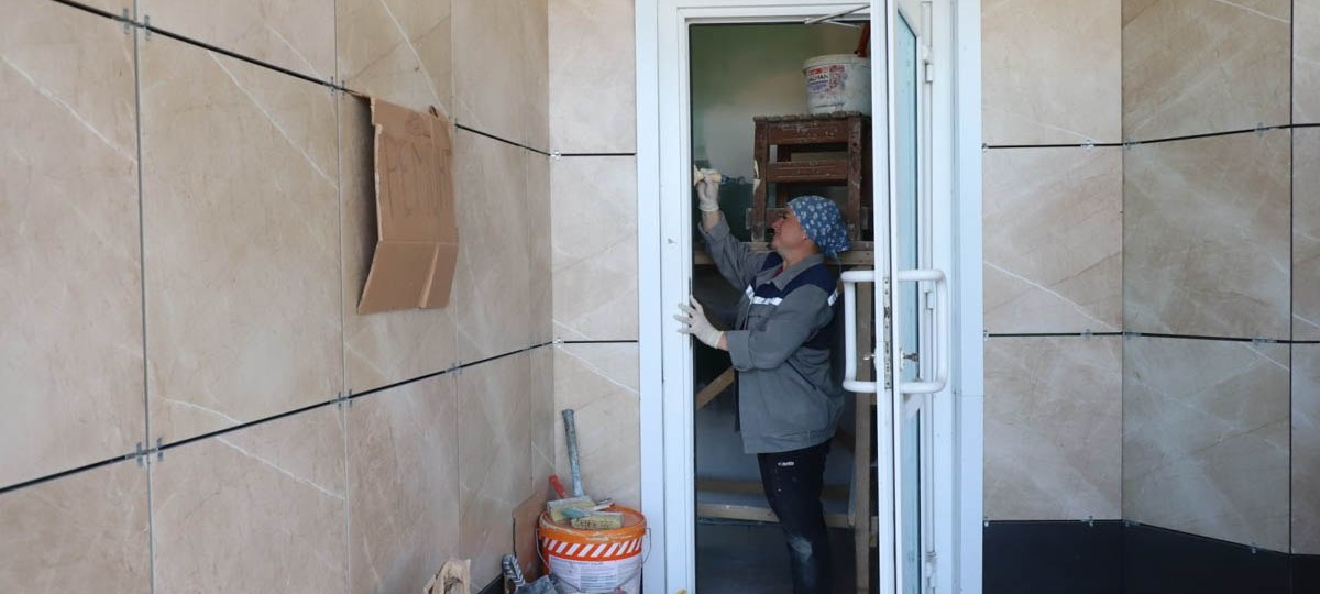 Ремонт общественного туалета на Примостовой площади в Мозыре. Фото: «Жыццё Палесся»